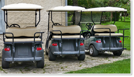 Drei Golfcarts 